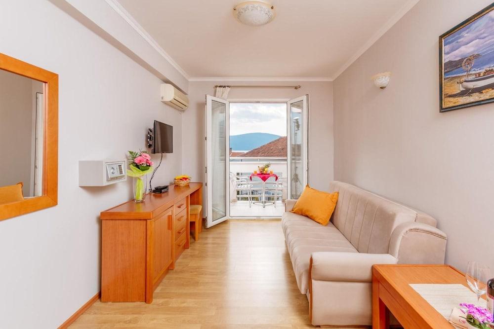 טיווט Apartments Perper מראה חיצוני תמונה